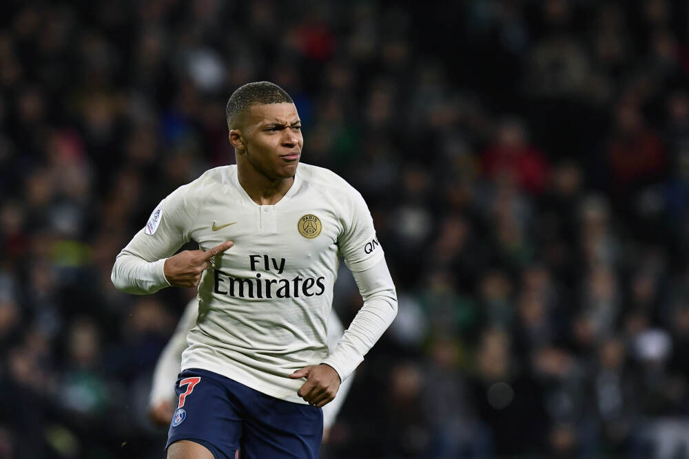 业绩预告前股价“抢跑式”跌停！沃尔核材预计2025年净利润11亿元~11.8亿元，不及机构预期